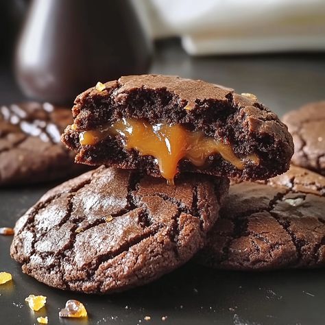 Indulge in these salted caramel cookies filled with gooey chocolate. A decadent treat perfect for any occasion! Dark Chocolate Salted Caramel Cookies, Chocolate And Caramel Cookies, Caramel Filled Cookies, Salted Caramel Chocolate Cookies, Chocolate Filled Cookies, Salted Caramel Cookies Recipe, Cookies Gooey, Caramel Cookies Recipes, Cookies With Caramel