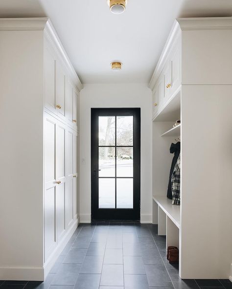 Jean Stoffer (@jeanstofferdesign) posted on Instagram • Jan 31, 2022 at 10:31pm UTC Jean Stoffer Design, Stoffer Home, Jean Stoffer, Mudroom Laundry Room, Joinery Details, Mudroom Design, Boot Room, Laundry Mud Room, Decoration Inspiration