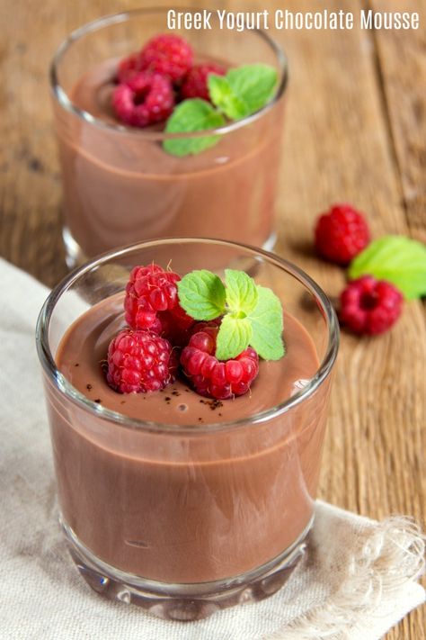 Greek Yogurt Chocolate Mousse - The perfect healthy dessert! Kids Yogurt, Yogurt Mousse, Chocolate Yogurt, Avocado Mousse, Fast Cooking, Avocado Chocolate Mousse, Chocolate Custard, Greek Yogurt Recipes, Black Chocolate