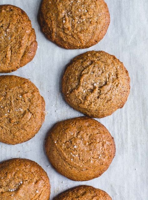 Incredible Flourless Almond Butter Cookies + how to video Hazelnut Cookies, Almond Butter Cookies, Cookies Easy, 5 Ingredient Recipes, Flaky Salt, Vanilla Flavor, Butter Cookies Recipe, Recipe Simple, Butter Cookie