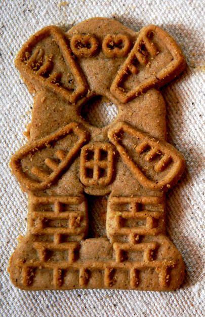 Speculaas - Dessert Wiki Windmill Cookies, Dutch Cookies, Springerle Molds, Spices Packaging, Dutch Recipes, Saint Nicolas, Monster Cookies, Gingerbread Man, Christmas Cookies