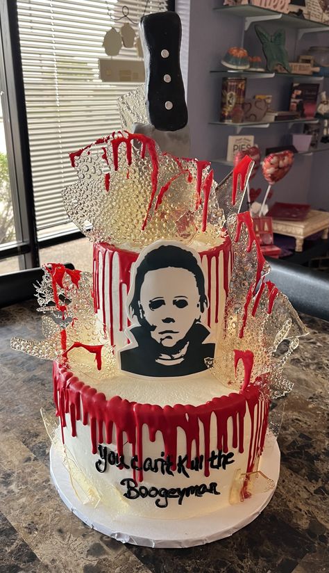 Michael Myers Michael Myers Cake Ideas, Michael Myers Birthday Cake, Horror Cake Ideas, Michael Myers Cake, Chucky Cake, Torte Halloween, Horror Cakes, Candy Fruits, Horror Cake