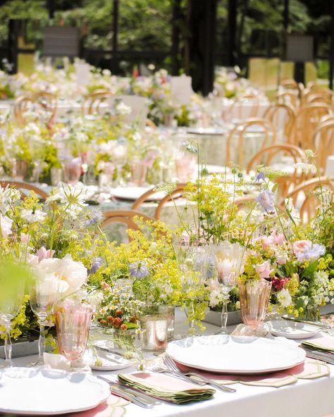 Bridal Table Inspiration, Meadow Wedding, Whimsical Wedding Theme, Soft Pink Wedding, Spring Wedding Guest, Backyard Reception, Bridesmaid Luncheon, Pink Napkins, Lake Como Wedding