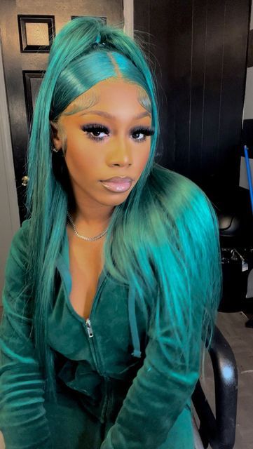 Hunter Green Wig, Color Wigs Black Women, Red Wig For Black Women, Frontal Wig Hairstyles, Lace Fronts, Wig Colors, Creative Hair Color, Black Ponytail Hairstyles, Dyed Hair Inspiration