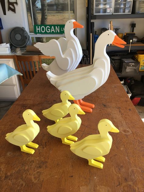 Wooden Duck Decor, Wood Animals Diy, Wooden Ducks, Styrofoam Art, Wood Yard Art, Wood Craft Patterns, Wooden Duck, Animal Cutouts, Diy Wooden Projects