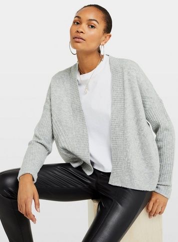 Short Grey Cardigan Outfit, Light Grey Cardigan Outfit, Light Gray Cardigan Outfit, Short Cardigan Outfit, Grey Cardigan Outfit, Cardigan Outfit Work, Outfits With Grey Cardigan, Baggy Cardigan, Light Grey Cardigan