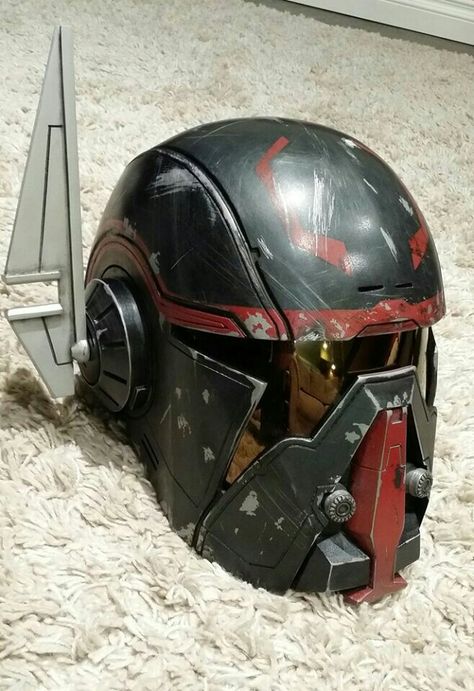 Shea Visla helmet Swtor Mandalorian, Mando Helmet, Mandalorian Armour, Armadura Cosplay, Mandalorian Cosplay, Star Wars Helmet, Futuristic Helmet, Helmet Concept, Mandalorian Helmet