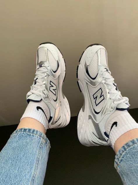 Trendy Shoes Sneakers, Pretty Shoes Sneakers, Shoes Outfit Fashion, Dad Shoes, Cute Sneakers, Sport Shoes Women, Girly Shoes, Aesthetic Shoes, Swag Shoes