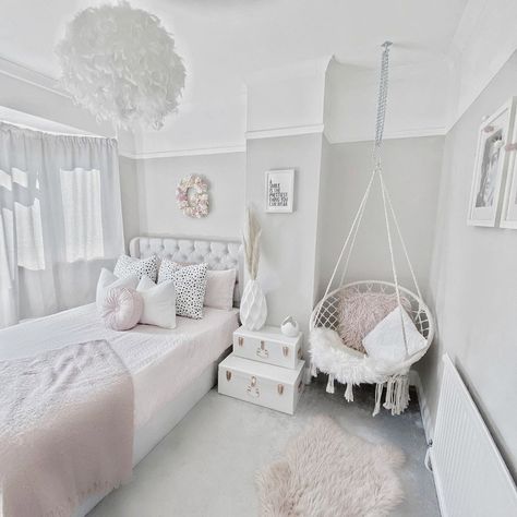 Grey Room Decor, Bedroom Swing, Room Swing, Designed Bedroom, Nice Rooms, Bedroom Makeovers, Bedroom Teen, Curtain Bedroom, Bedroom Lights