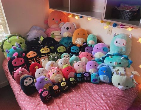 Bed Full Of Plushies, Plushie Bed, Squishmallow Aesthetic, Squad Pic, Cat Squishmallow, Squishmallow Collection, Squishmallows Collection, Bf Goals, Sleepover Food