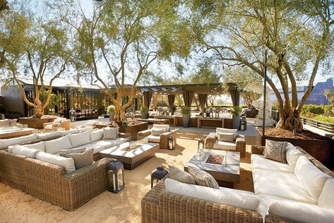 Los Angeles Rooftop, Restoration Hardware Outdoor, Rooftop Bars Los Angeles, Relaxing Patio, Interior Design Gallery, Shady Tree, Best Rooftop Bars, Sky Bar, Artistic Installation