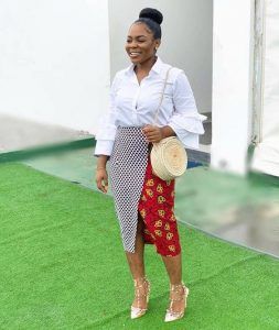 85 Latest Ankara Short Skirt & Blouse Styles for Classy Ladies Native Skirt, Ankara Skirt Styles, Ankara Outfits, Ankara Skirts, Styles Ankara, Ankara Blouse, Skirt Styles, Ankara Skirt And Blouse, African Print Skirt