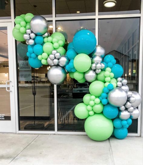 Chic Balloon Garland, Restaurant Balloon Decoration, Corner Wall Balloon Garland, Ballon Arch Idea, Lime Green And Blue Balloon Garland, Balloon Garland On Backdrop Stand, Diagonal Balloon Garland, Teal Balloon Garland, Front Door Balloon Garland