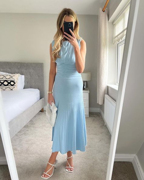 Deirdre Phelan on Instagram: “Cute blue number @zara 😍 code below 💙 2142/075 💙 it is slightly sheer at bottom which I’m not sure why 😓” Sky Blue Dress, Cinched Waist, Zara Dresses, Blue Dress, Sky Blue, Blue Sky, Blue Dresses, Zara, Maxi Dress