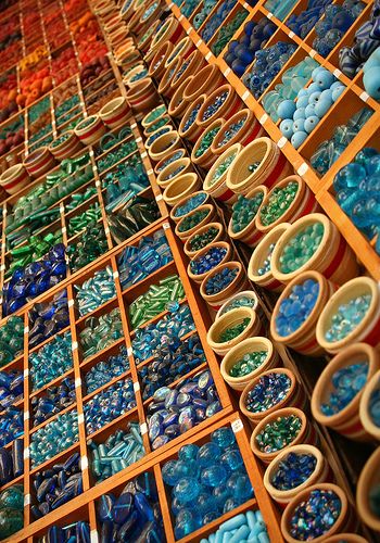 supplies Beading Storage, Organizing Beads, Bead Organization, Bead Storage, Craft Rooms, Jewelry Studio, Bead Shop, Jewelry Tutorials, Bead Art