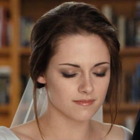 Twilight Makeup, Twilight Wedding, Swan Wedding, Bridal Makeup Tutorial, Wedding Hairstyles And Makeup, Wedding Makeup Tutorial, Bella Wedding, Wedding Makeup For Brown Eyes, Best Wedding Makeup