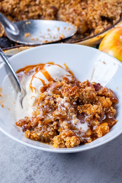 Bacon Caramel Apple Crisp?utm_source=12tomatoes Caramel Apple Crisp, Caramelized Bacon, Flavored Bacon, 12 Tomatoes, Quick Oats, Crumble Topping, Caramel Apple, Apple Crisp, Caramel Sauce