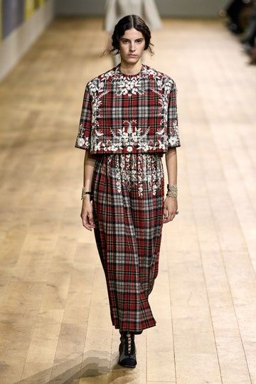 Dior Fall 2022, Fall 2022 Couture, 2022 Couture, Tartan Fashion, Christian Dior Haute Couture, Dior Haute Couture, Christian Dior Couture, Over 50 Womens Fashion, Dior Couture