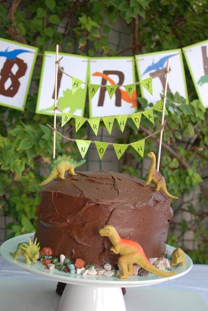 Baby De Roach: A dino-riffic birthday Birthday Cake Homemade, Birthday Cake Boys, Dinasour Birthday, Dinosaur Decorations, Dino Cake, Cake Homemade, Dinosaur Birthday Cakes, Dinosaur Themed Birthday Party, Dino Birthday Party