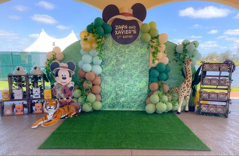 Mickey Mouse Safari Backdrop, Mickey Safari Backdrop, Mickey Safari Birthday Decorations, Mickey Mouse Safari Birthday, Mickey Safari Birthday, Baby Birthday Pictures, Mickey Birthday Cakes, Safari Theme Birthday Party, Mickey Mouse Birthday Theme