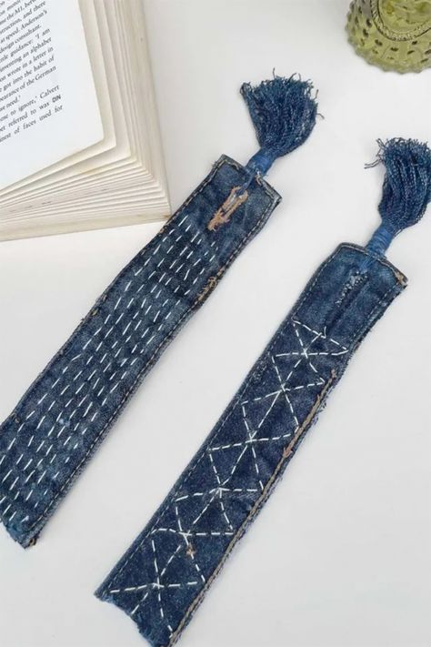 Denim-waistband-bookmark Denim Bookmarks, Old Jeans Projects, Jeans Projects, Denim Tassel, Sashiko Stitching, Unique Bookmark, How To Craft, Old Jeans, Slow Stitching