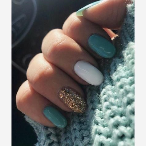 End of March 2018. Blue, gold and white almond nails. Short Nails With Gold, Blue And Beige Nails, Nails With Gold Sparkles, Green Short Nails, Blue Gold Nails, Nail Designs Summer Beach, White Almond Nails, Summer Nails 2022, Brother Presents