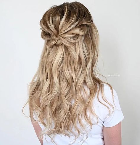 Bridemaids Hairstyles, Braided Half Updo, Wedding Hair Half, Bridesmaid Hair Makeup, Long Hair Updo, Penteado Cabelo Curto, Half Up Half Down Hair, Half Up Hair, Wedding Hair And Makeup