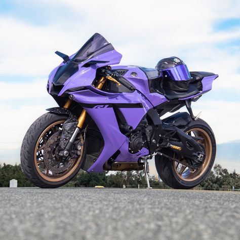 𝒋𝒖𝒔𝒕 𝒍𝒐𝒗𝒆 𝒎𝒆 𝒂 𝒍𝒊𝒍💜 GET MERCH AT @upshiftclothing ‼️ 📸: me Armored Clothing by @ravenmoto - Use Code “FIORA” for 10% OFF!!!💜 Fairings by… | Instagram Purple Motorcycle, Purple Bike, Yamaha R25, Armor Clothing, Motorcycle Aesthetic, Yamaha R6, Yamaha R1, Sport Motorcycle, Just Love Me