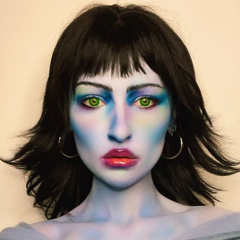 SOPHIE BAVERSTOCK en Instagram: “Swipe to see more… Inspired by ‘OH NO OH NO’ painting by @sammi_x0x - discovered their artwork on Tiktok and was inspired to create a…” Sophie Baverstock, Incredible Hulk Costume, Green Contour, Green Face Paint, Hulk Costume, Superhero Halloween Costumes, Prescription Contact Lenses, Green Hulk, Green Contacts Lenses