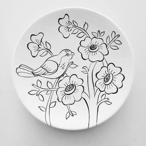 Instagram'da NacArt: “18 cm Modern Desen Tahrirli Çini Tabak” Jaipur Painting, Deer Drawing, Clay Plates, Small Pretty Tattoos, Painting Art Lesson, Blue Pottery, Dot Art Painting, China Painting, Plate Art