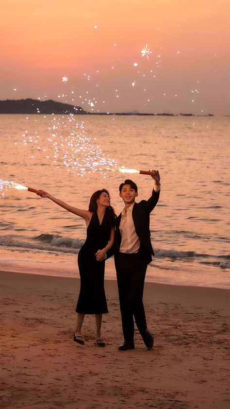 Theme For Pre Wedding Shoot, Pre Wedding Shoot On Beach, Sunset Pre Wedding Shoot, Proposal Shoot Ideas, Fun Prewedding Ideas, Pre Wedding Shoot Ideas Beach, Beach Prenup Photoshoot Ideas, Prenup Photoshoot Ideas Philippines, Prewedding Photography Beach