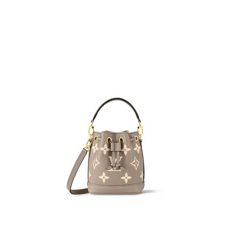 13 x 16 x 10 cm (Depth x Height x Width) Tourterelle Gray / Cream Monogram Empreinte embossed supple grained cowhide leather Grained cowhide-leather trim Microfiber lining Gold-color hardware Drawstring closure Strap: Removable, adjustable Strap drop:45.5 cm Strap drop max:54.0 cm Handle: Single, removable This reference is either Made in France, Spain, Italy or in the US. https://inr.deals/Su7ynf Louis Vuitton Mini Bag, Noe Louis Vuitton, Sac Louis Vuitton, Louis Vuitton Mini, Louis Vuitton Official Website, Aesthetic Bags, Louis Vuitton Empreinte, Cute Handbags, Pretty Bags