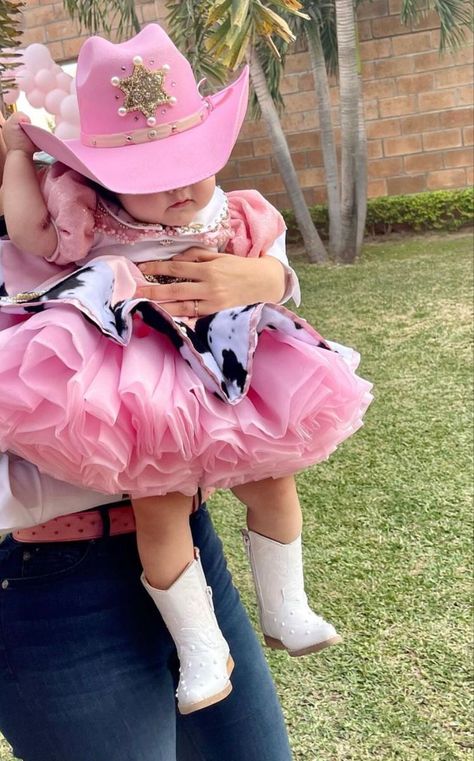 Cute Disneyland Outfits, Outfits For Disneyland, Disneyland Fits, Disneyland Outfit Ideas, Baby Cowgirl Outfits, Halloween Vacation, Baby Cowgirl, Baby First Birthday Themes, Cow Birthday Parties