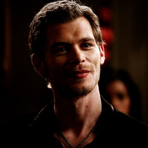 Klaus Mikaelson With Long Hair, Klaus Vampire, Vampire Diaries Gif, I Was Feeling Epic, Hayley The Originals, Klaus From Vampire Diaries, Niklaus Mikaelson, Klaus The Originals, Werewolf Aesthetic