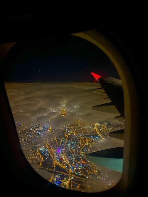 Turkey Views, Travel To Turkey, Airport Vibes, Night Flying, Fly Travel, Plane Photography, Istanbul Photography, Airport Pictures, Airport Aesthetic