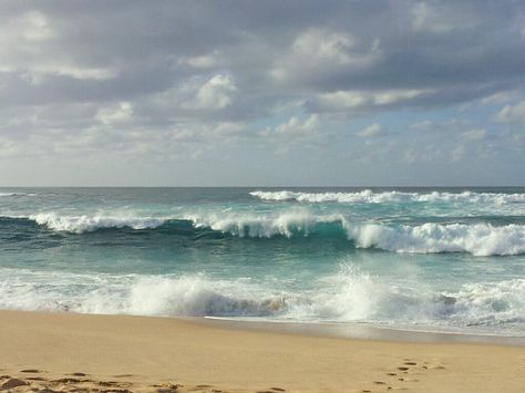 Waves rolling in at Sunset Beach - North Shore Oahu Waves On The Shore, Waves On Beach, Beach Shore, Beach Art Painting, North Shore Oahu, Waves Beach, Ocean Photos, Seascape Photography, Ocean Pictures