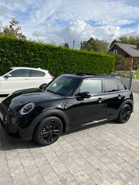 Black Mini Cooper Aesthetic, Black Mini Cooper, Cooper Car, Dream Cars Mercedes, Mini Copper, First Cars, Carros Vintage, Mom Car, Girly Car