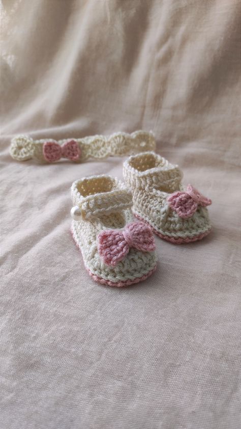 Crochet Newborn Girl, Crochet Shoe, Crochet Baby Shoes Pattern, Baby Shoes Pattern, Crochet Baby Girl, Girls Flats, Shoes Photography, Crochet Baby Shoes, Newborn Crochet