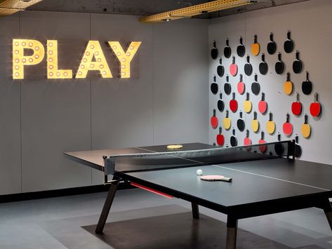 HOTEL BLOOM Ping Pong Table In Office, Ping Pong Room Design, Office Ping Pong Table, Table Tennis Office, Ping Pong Table Basement, Tech Corporate Design, Ping Pong Game Room, Play Area In Office, Ping Pong Table Ideas