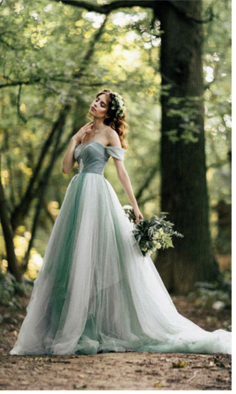 Prom Dress Photoshoot Ideas, Gown Photoshoot Poses, Quinceanera Photoshoot Poses, Fairy Tale Photoshoot, Princess Photoshoot, Prom Photography Poses, Princess Photo Shoot, Whimsical Princess, Fairy Gown