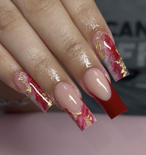 Red Marble Nails Acrylic, Birthday Nails Inspo Short, Red And Gold Nails Ideas, Red And Nude Nails, Red Marble Nails, Nails With Foil, Red And Gold Nails, Gold Acrylic Nails, Spring Acrylic Nails