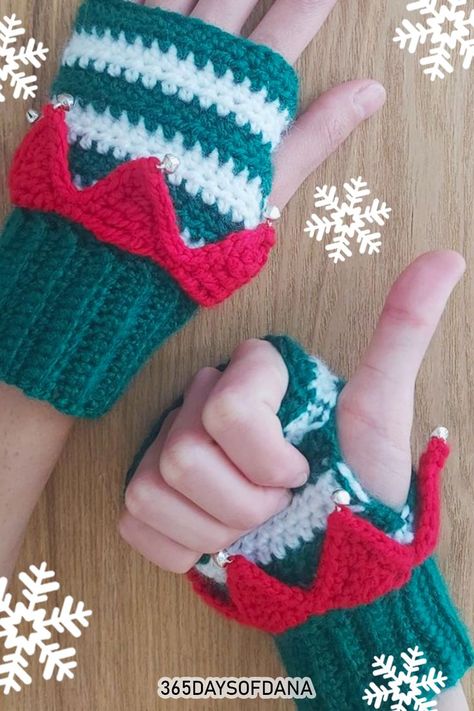 Crochet Christmas Fingerless Gloves Free Pattern, Christmas Fingerless Gloves Crochet, Crochet Christmas Gloves, Elf Gloves, Crochet Gloves Free Pattern, Xmas Crochet, Crochet Reindeer, Crochet Mitts, Crochet Wrist Warmers