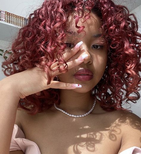 Red Hair Color Over Brown, Curly Hair Dye Highlights, Blonde Curly Hair Pink Highlights, Pink Brown Curly Hair, Red Wine Hair Color Curly, Red Coily Hair, 3b Curly Hair Color Ideas, Red Streaks Curly Hair, Dark Pink Hair Curly