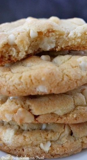 White Macadamia Nut Cookies, White Chocolate Chip Macadamia Nut Cookies, Macadamia Nut Cookies Recipe, White Chocolate Macadamia Cookies, White Chocolate Desserts, Chocolate Macadamia Nut Cookies, Best White Chocolate, White Chocolate Macadamia Nut Cookies, White Chocolate Macadamia Nut