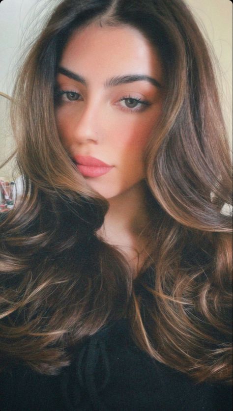 Saudi Arabia Women, Middle Eastern Women, Saudi Women, Brown Hair Looks, Arab Beauty, Model Aesthetic, Hair Inspo Color, Pretty Eyes, Aesthetic Hair