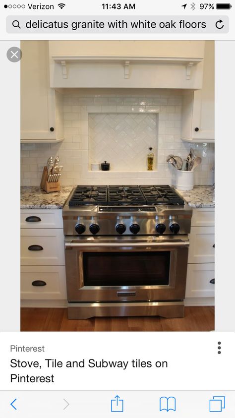 Backsplash Stove, Kitchen Pics, Kitchen Niche, Stove Backsplash, Diy Kitchen Backsplash, Kitchen Diy Makeover, Kitchen Backsplash Designs, Dark Kitchen, Backsplash Designs