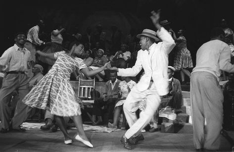 How Black people dressed in the 1800's - Express Yourself Juke Joints, Dance With Me, Lindy Hop, Swing Dancing, Dancing Aesthetic, Swing Dance, People Dancing, Ballroom Dancing, People Watching