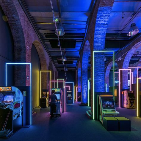 History Of Video Games, Spanish Practice, Neon City, Brick Arch, Video Game Design, Black Backdrops, Star Citizen, Exhibition Space, Stage Design