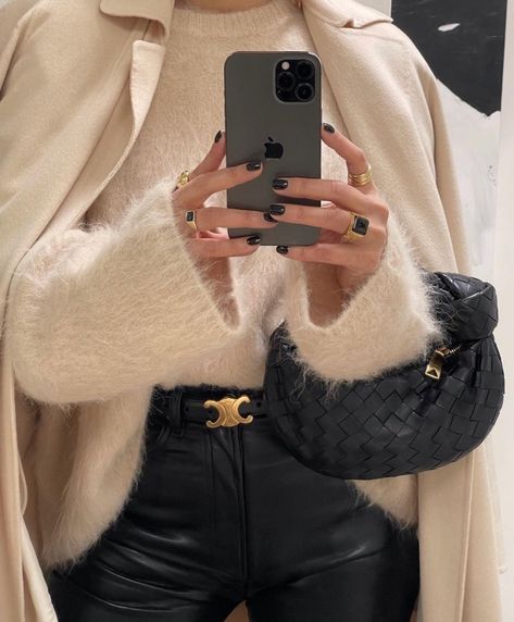 Lolario Style, Celine Belt, Minimalist Outfits, European Outfit, 2022 Style, Winter Inspo, Europe Fashion, Content Ideas, Chic Outfit