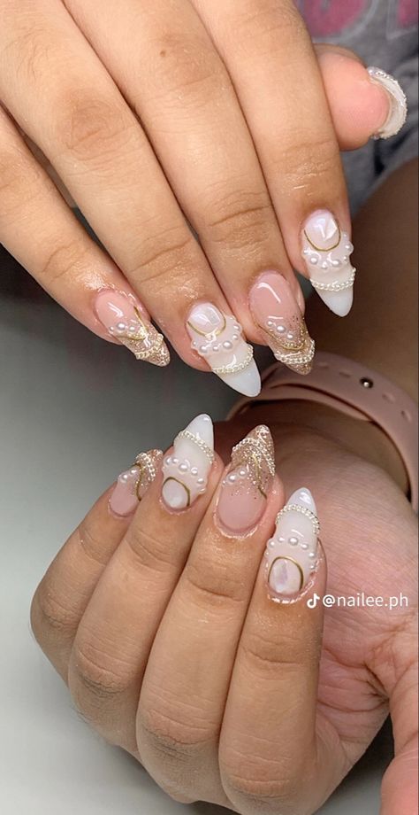 Gold Summer Nails, Long Round Nails, Round Nail Designs, Nail Nail Designs, Acrylic Nails Ideas, Gold Gel Nails, Summer Nails Art, White Nails With Gold, Nail Art Easy